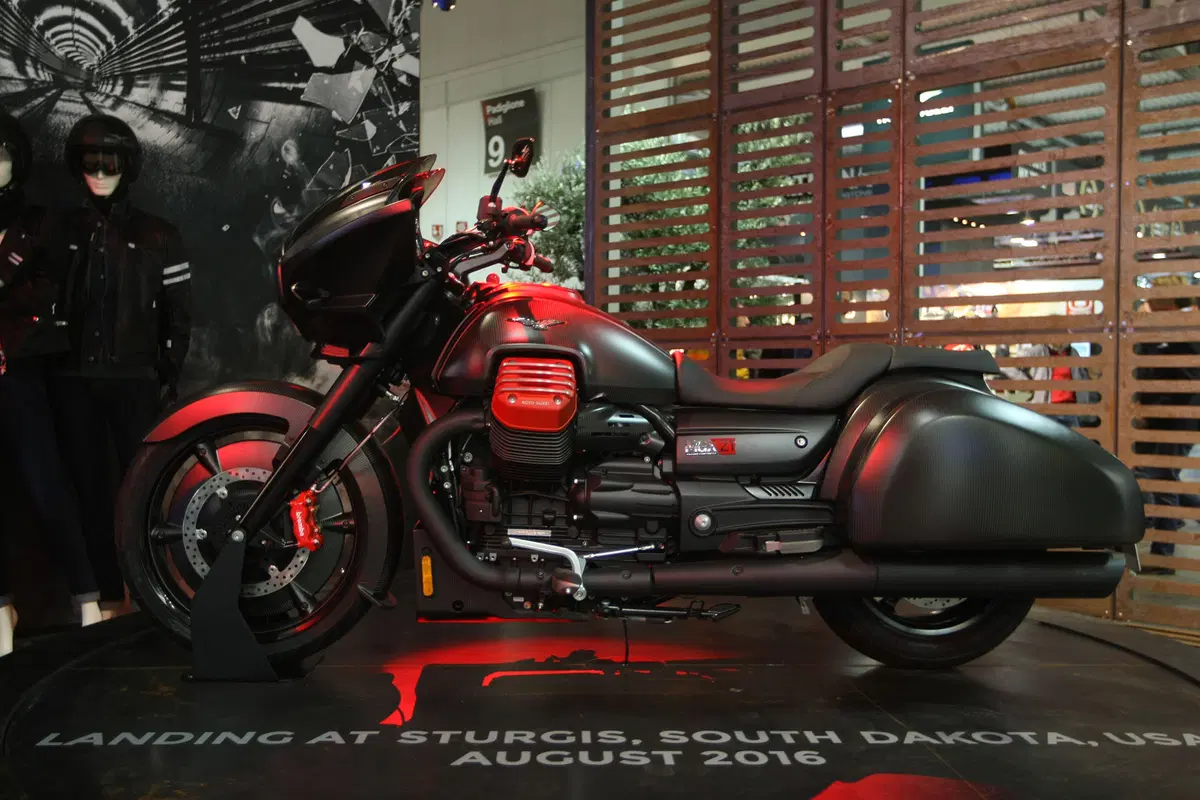 EICMA 2015: Moto Guzzi MGX21 Flying Fortress (14)