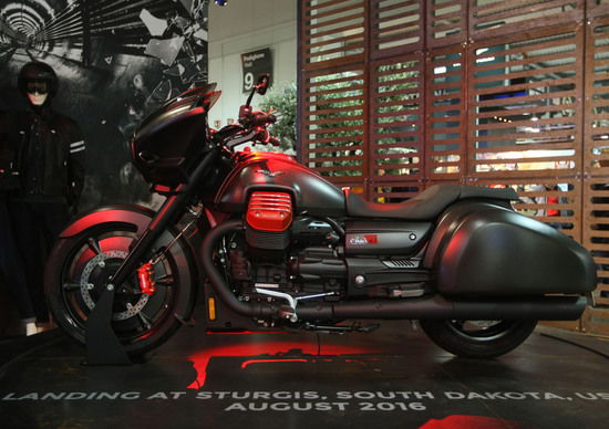 EICMA 2015: Moto Guzzi MGX21 Flying Fortress