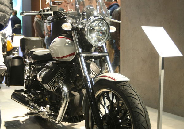 EICMA 2015: Moto Guzzi V9 Roamer