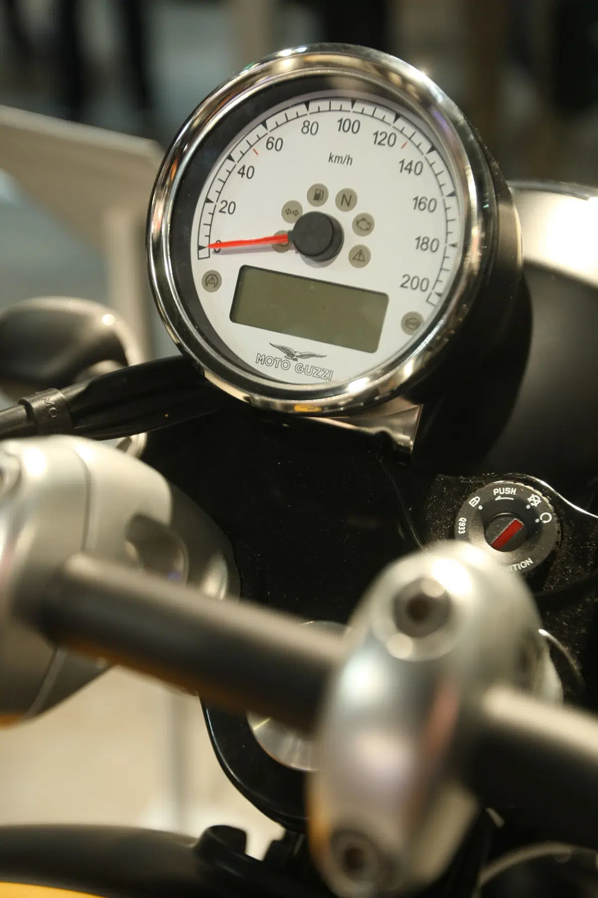 EICMA 2015: Moto Guzzi V9 Bobber