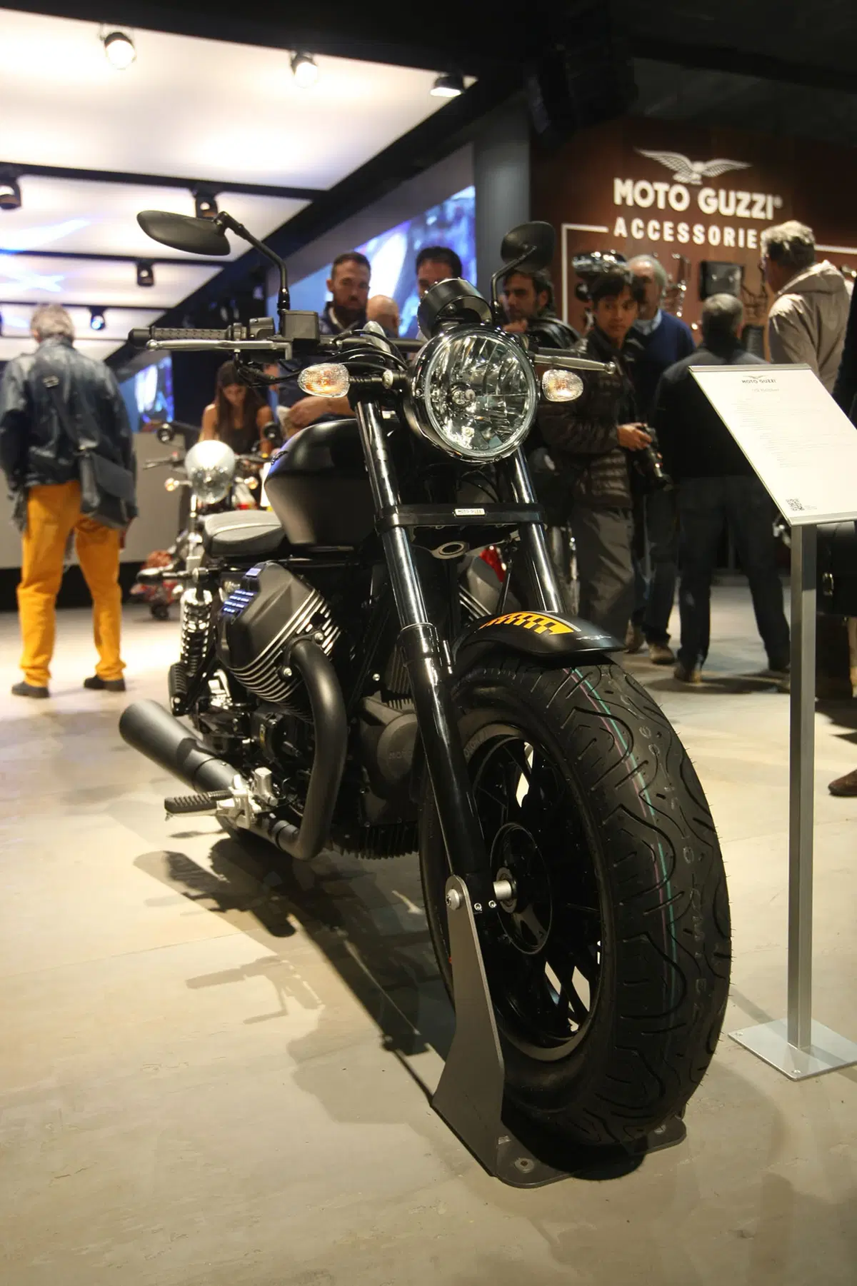 EICMA 2015: Moto Guzzi V9 Bobber (2)