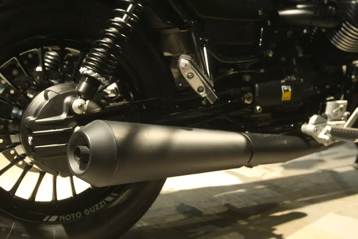 EICMA 2015: Moto Guzzi V9 Bobber (3)