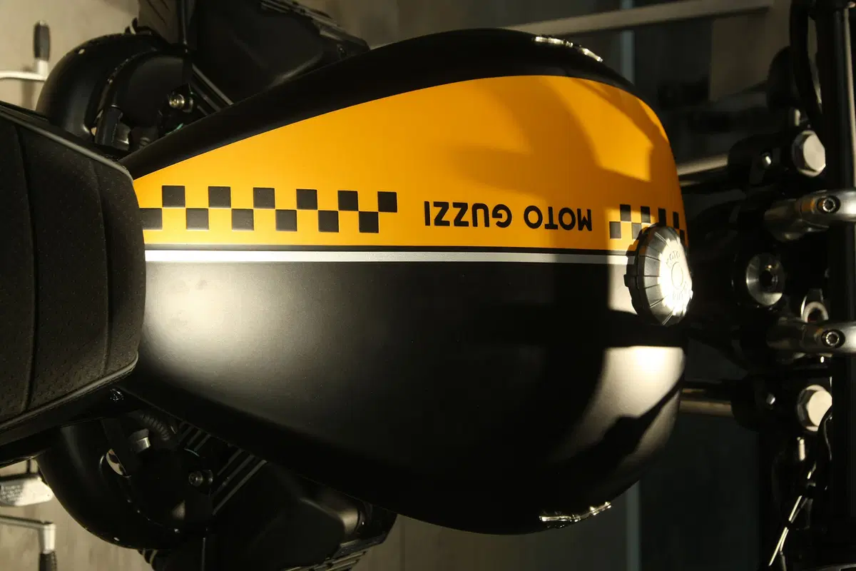 EICMA 2015: Moto Guzzi V9 Bobber (4)