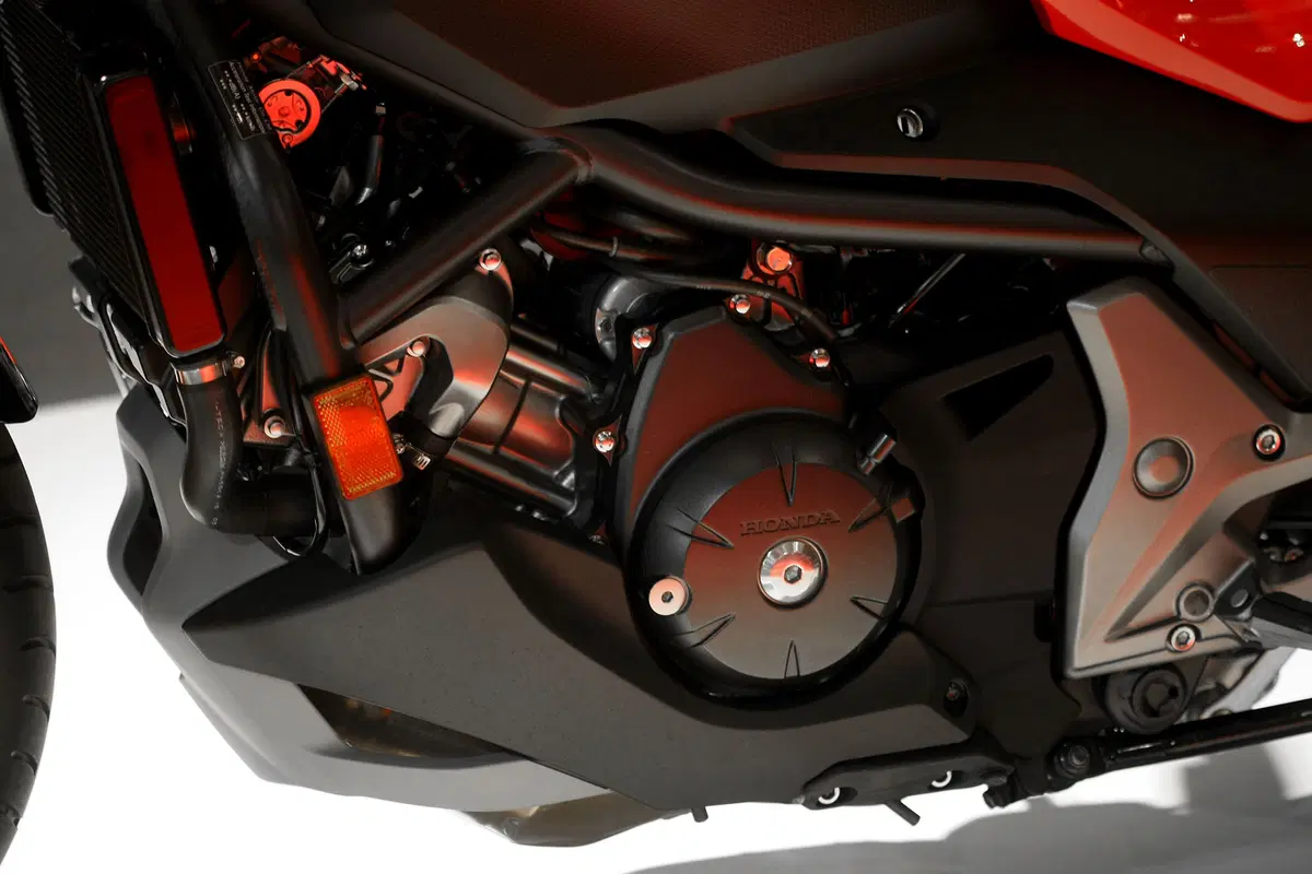 EICMA 2015: Honda NC750S DCT 2016 (7)