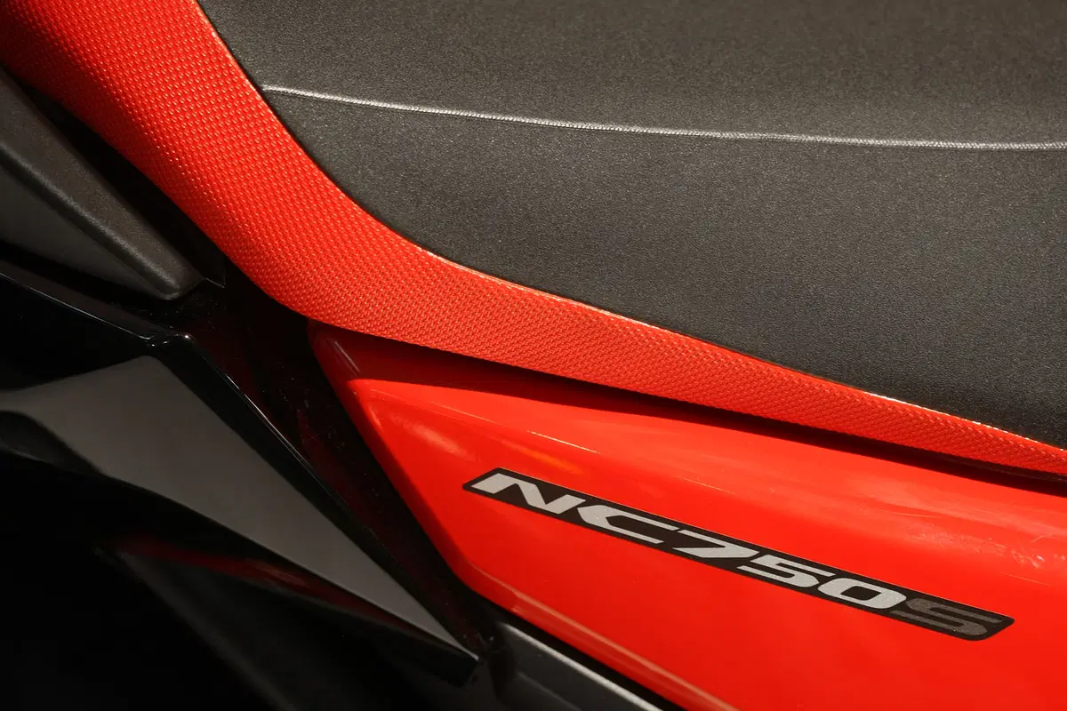 EICMA 2015: Honda NC750S DCT 2016 (11)