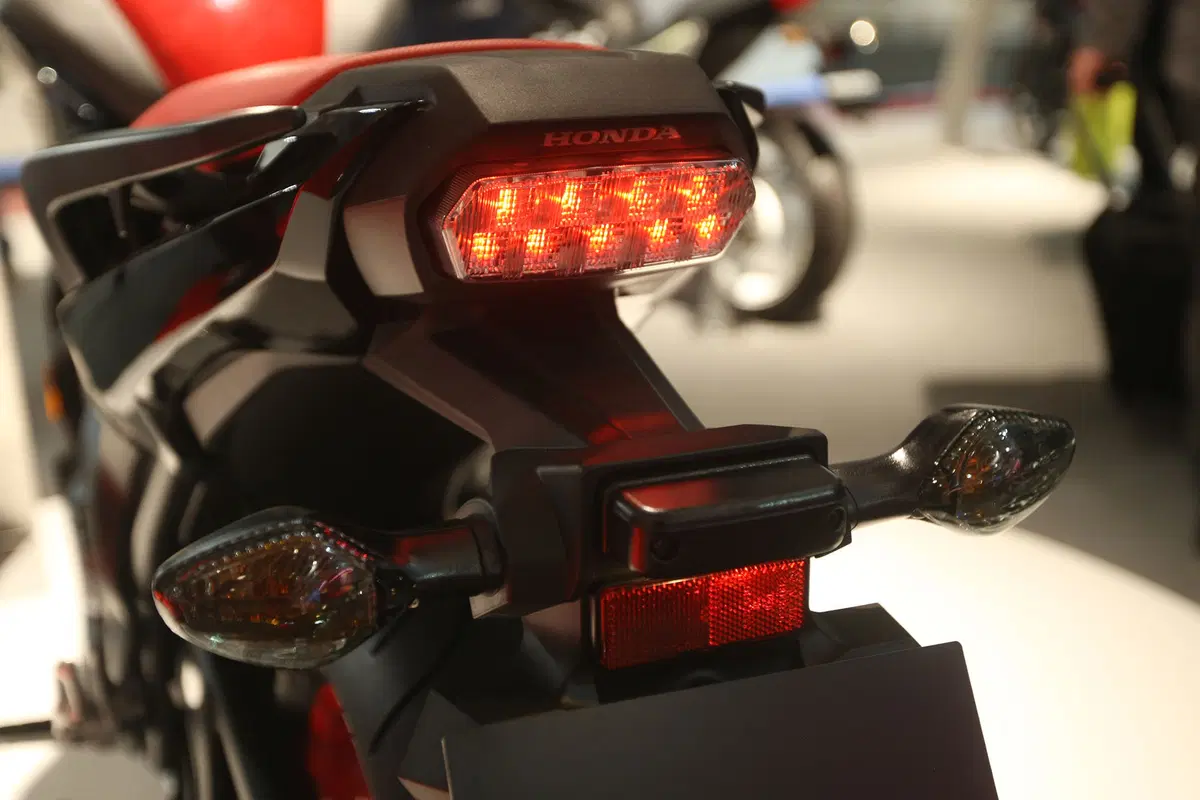 EICMA 2015: Honda NC750S DCT 2016 (13)