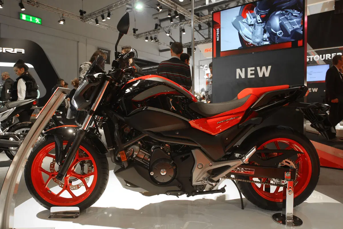 EICMA 2015: Honda NC750S DCT 2016 (2)