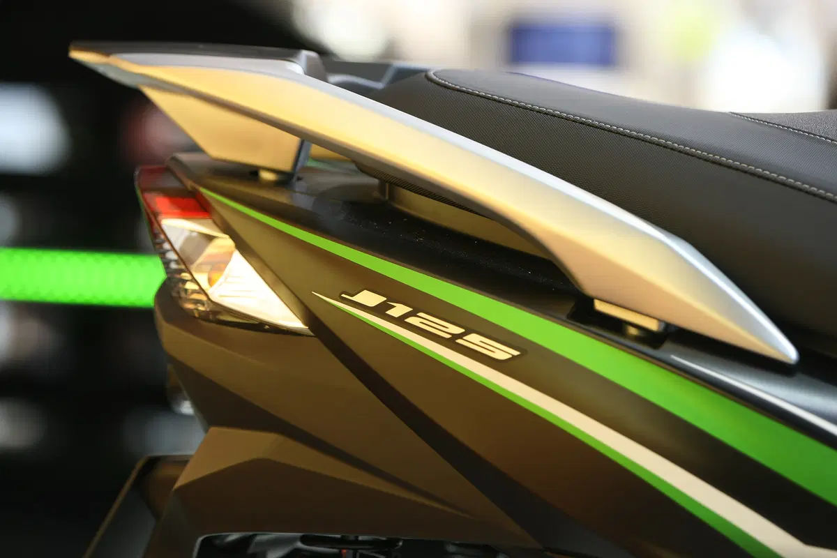 EICMA 2015: Kawasaki J125 CIMANCAVA (7)