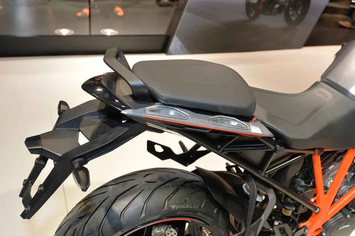 EICMA 2015: KTM 1290 Super Duke GT (11)