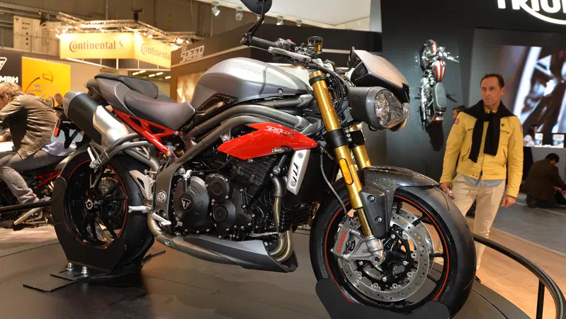 EICMA 2015: Triumph Speed Triple R