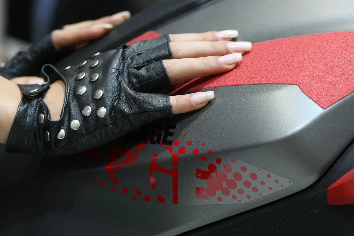 EICMA 2015: Le ragazze più belle del Salone di Milano (10)