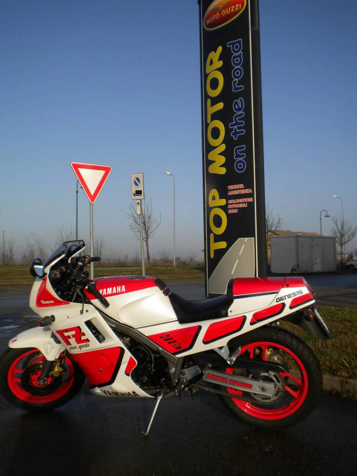 Yamaha FZ750