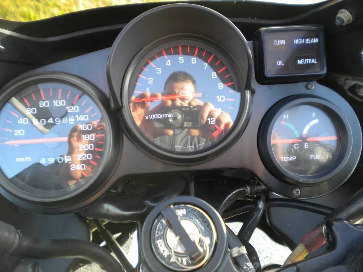 Yamaha FZ750 (2)
