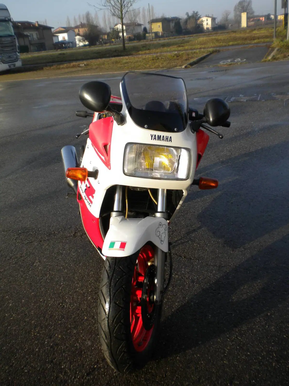 Yamaha FZ750 (3)