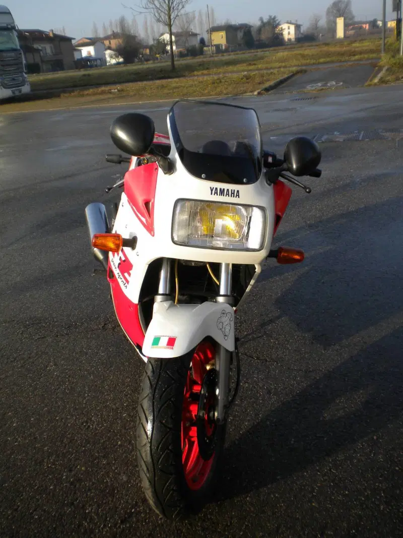 Yamaha FZ750 (3)