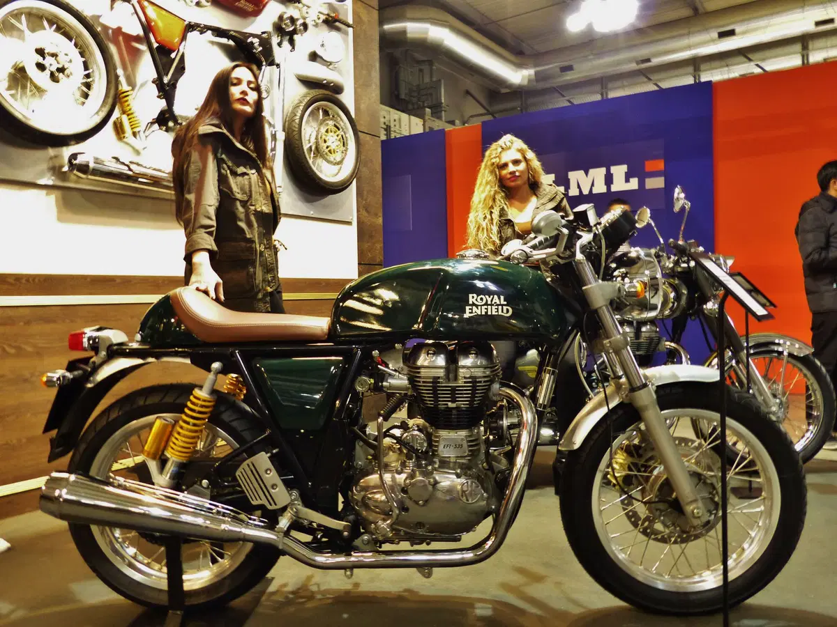 EICMA 2015: Royal Enfield Continental GT, Bullet e Classic (2)