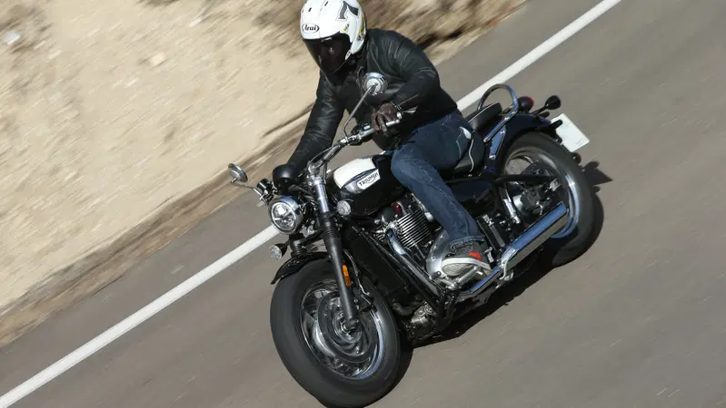 Triumph Bonneville Speedmaster 2018 TEST. In California con l'inglesona