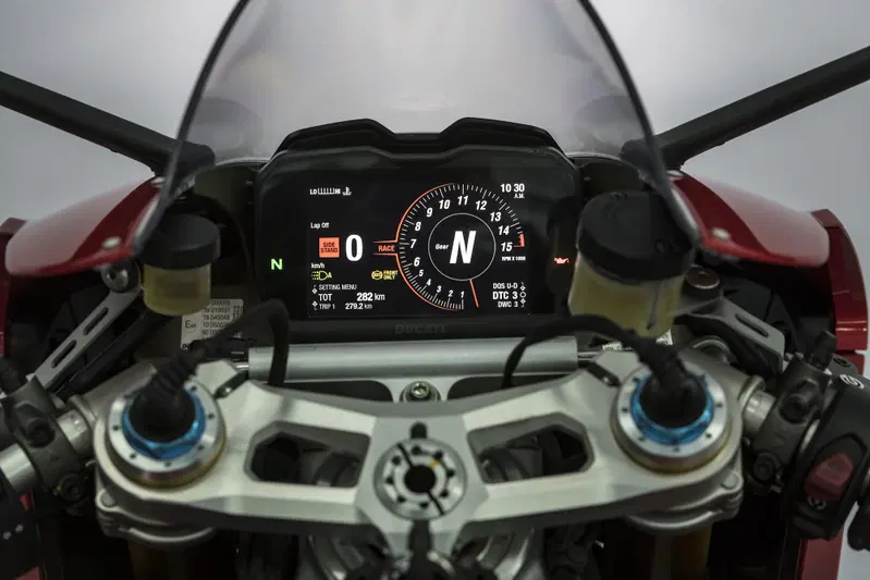L'inedito cruscotto della Ducati Panigale V4