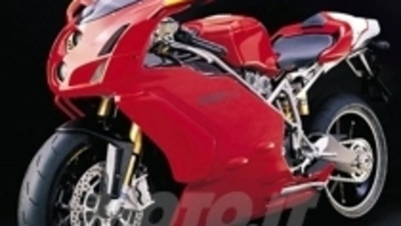 Ducati presenta la 999R 