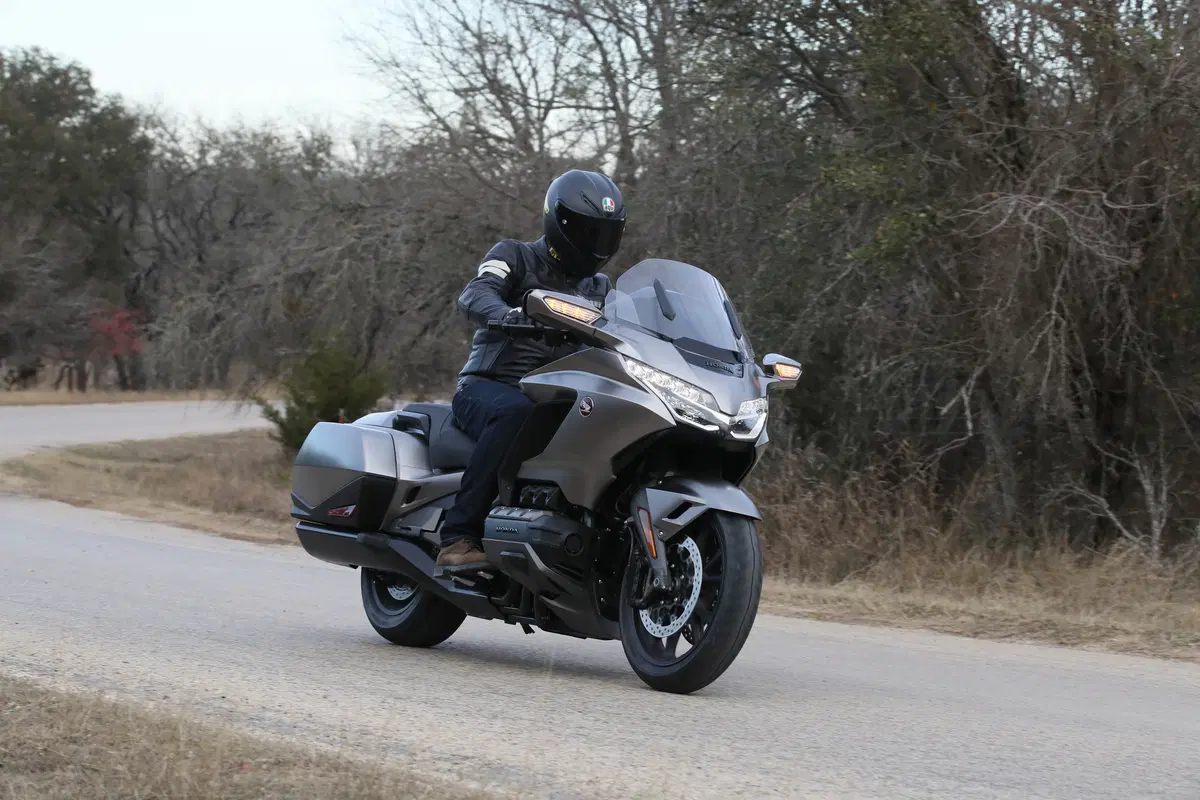 Honda GL 1800 Gold Wing 2018. Cambia tutta e si fa in tre (9)