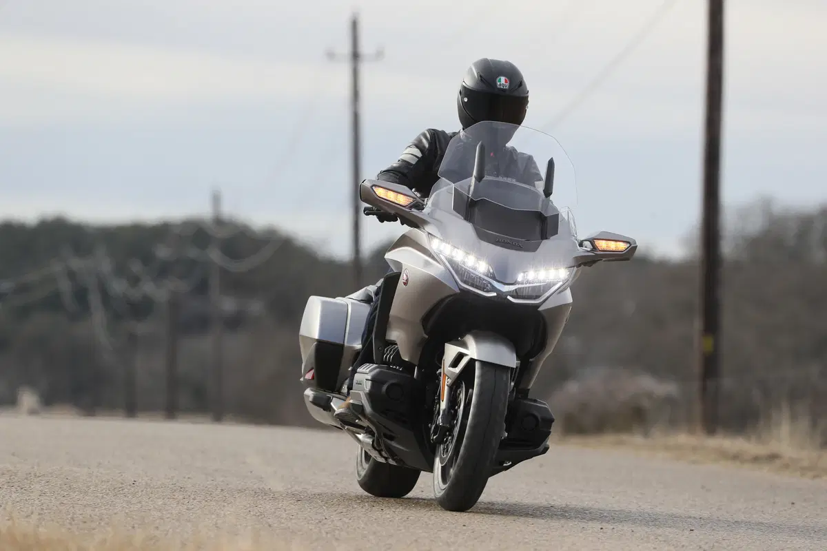 Honda GL 1800 Gold Wing 2018. Cambia tutta e si fa in tre (4)