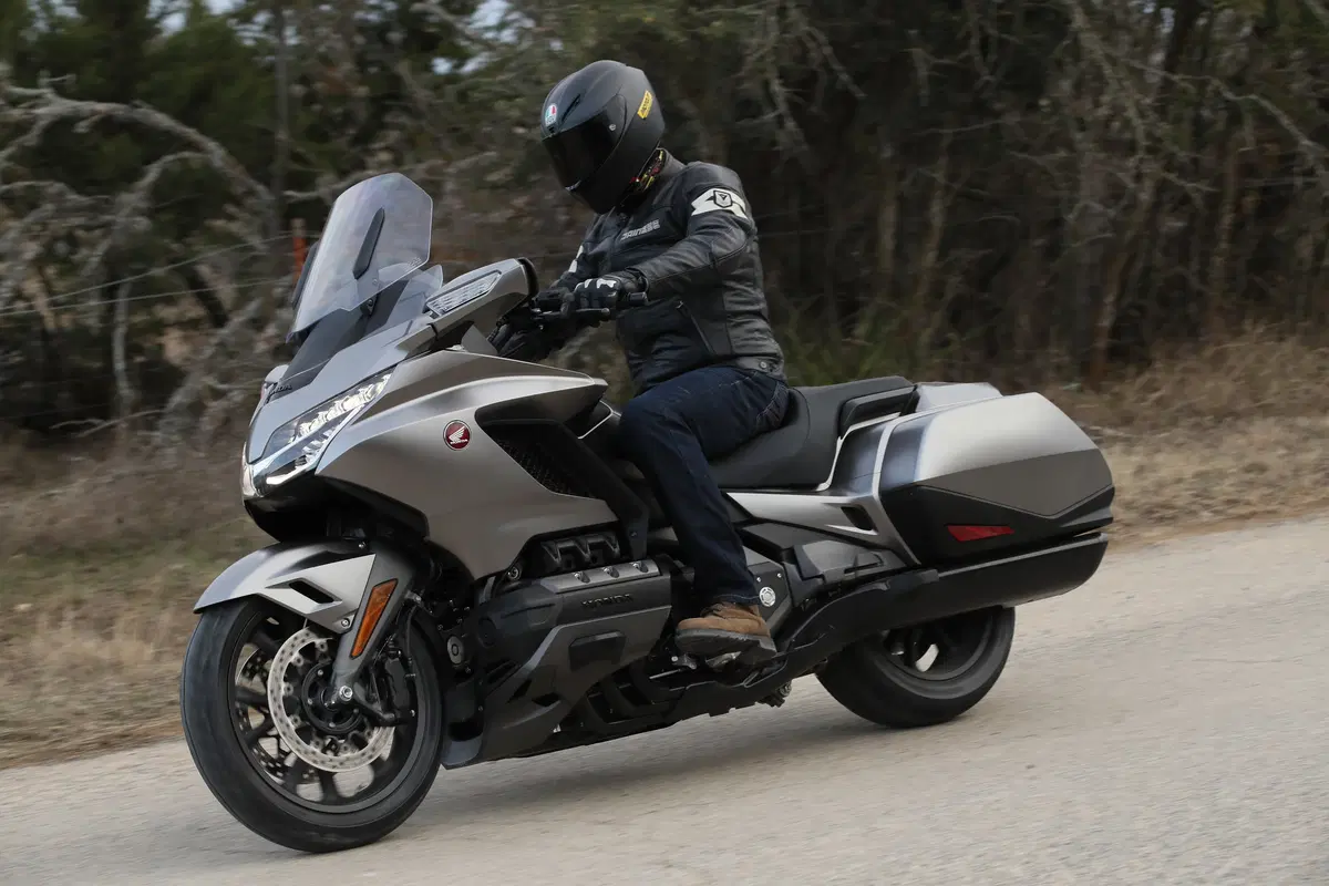 Honda GL 1800 Gold Wing 2018. Cambia tutta e si fa in tre (3)