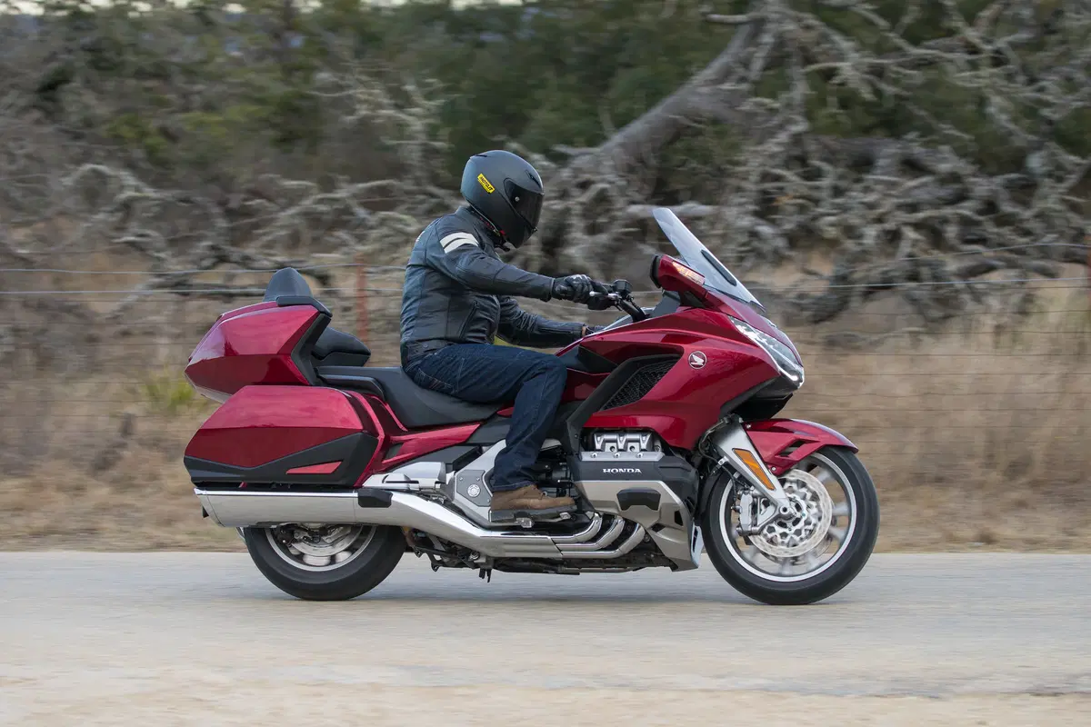 Honda GL 1800 Gold Wing 2018. Cambia tutta e si fa in tre (10)