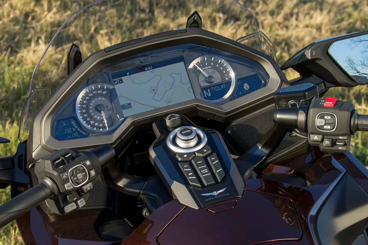 Honda GL 1800 Gold Wing 2018. Cambia tutta e si fa in tre (54)