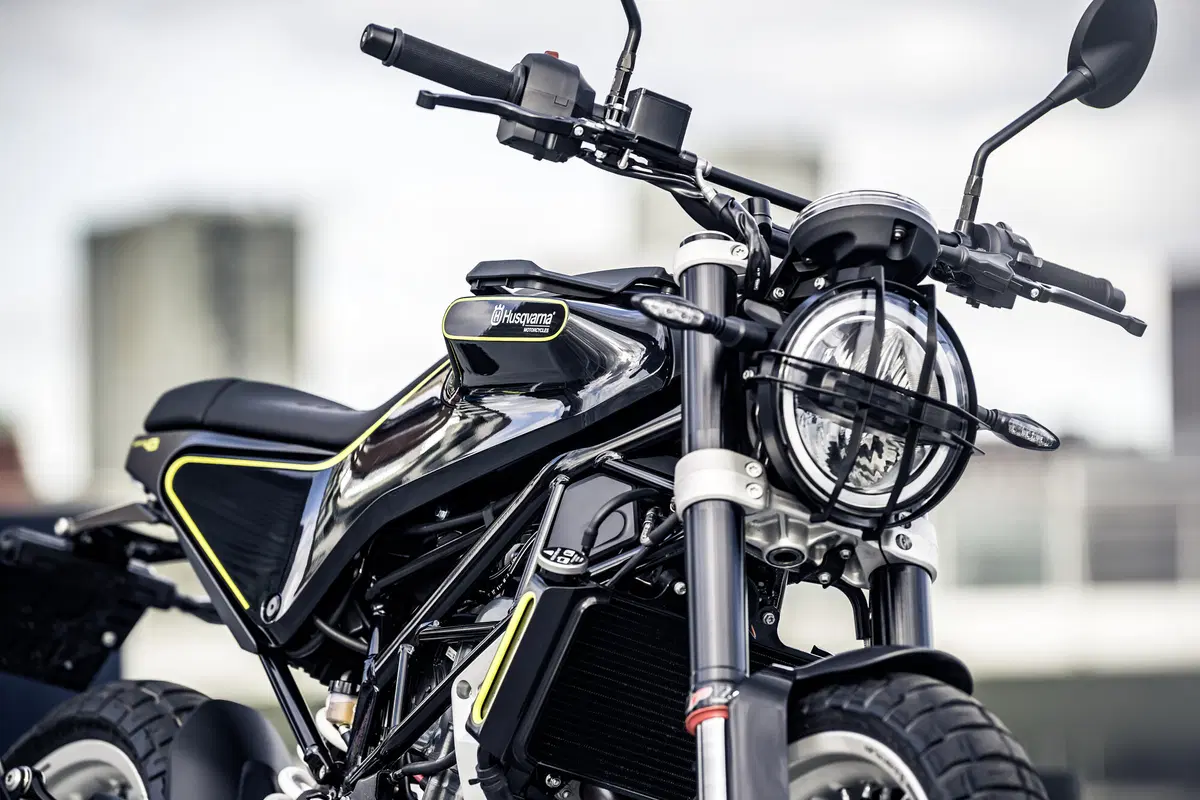Husqvarna: Vitpilen a Svartpilen in arrivo! Cilindrate e prezzi (2)