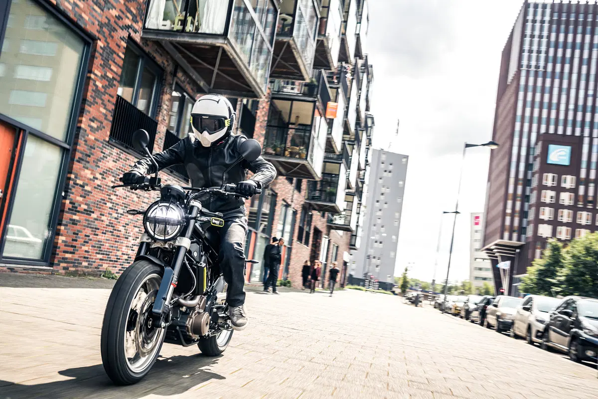 Husqvarna: Vitpilen a Svartpilen in arrivo! Cilindrate e prezzi (4)