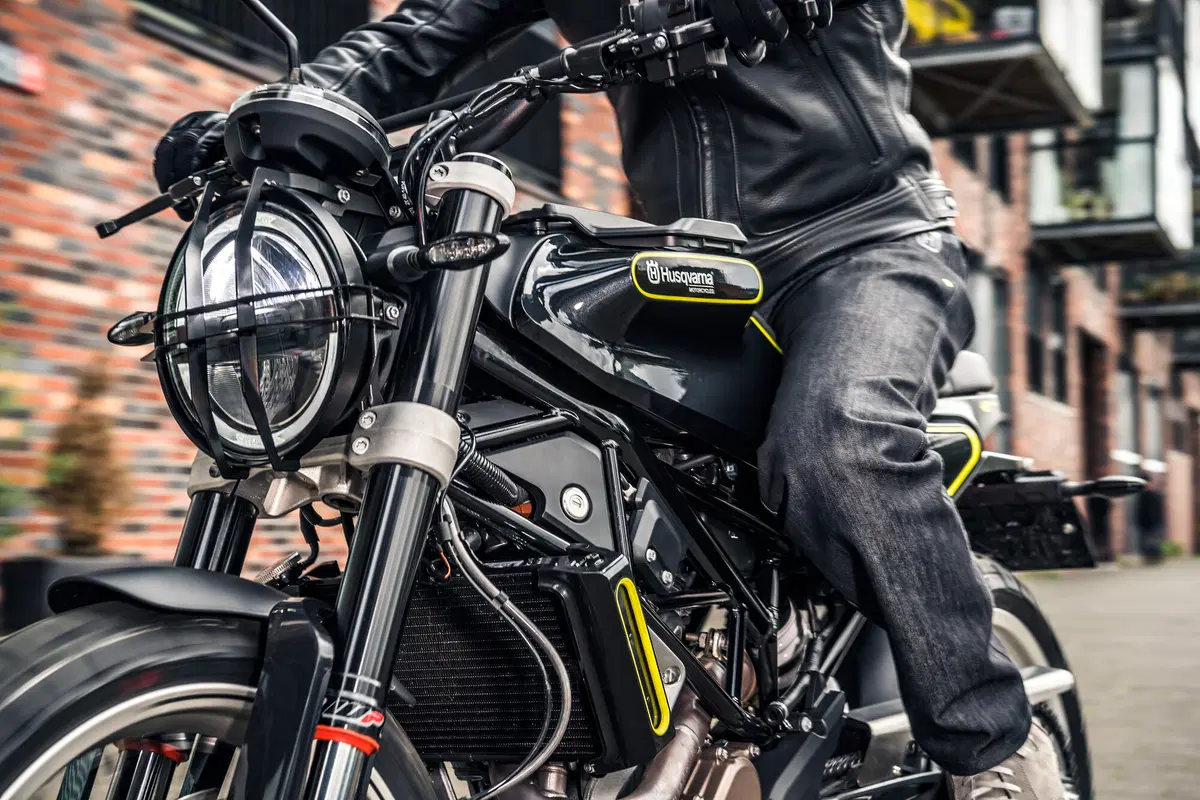 Husqvarna: Vitpilen a Svartpilen in arrivo! Cilindrate e prezzi (6)