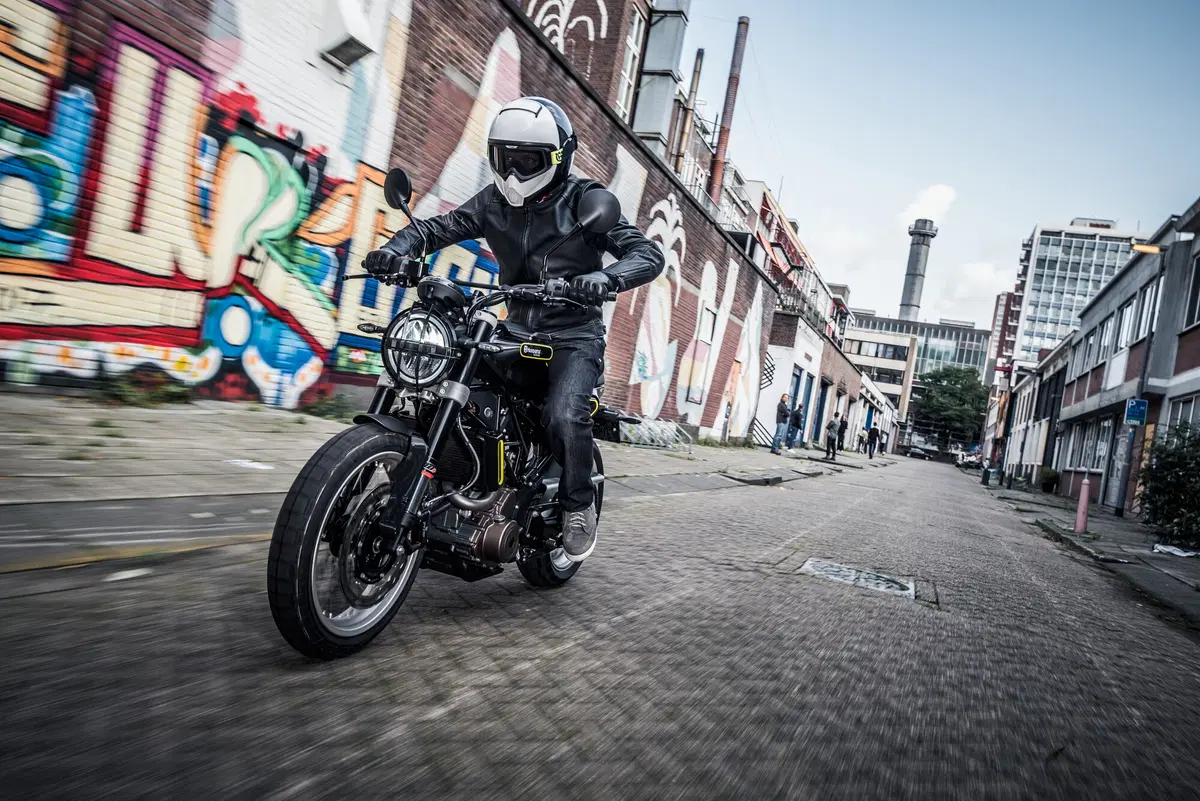 Husqvarna: Vitpilen a Svartpilen in arrivo! Cilindrate e prezzi (12)