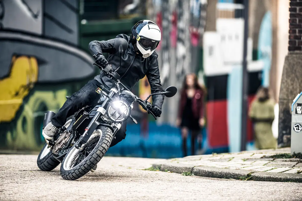 Husqvarna: Vitpilen a Svartpilen in arrivo! Cilindrate e prezzi (16)