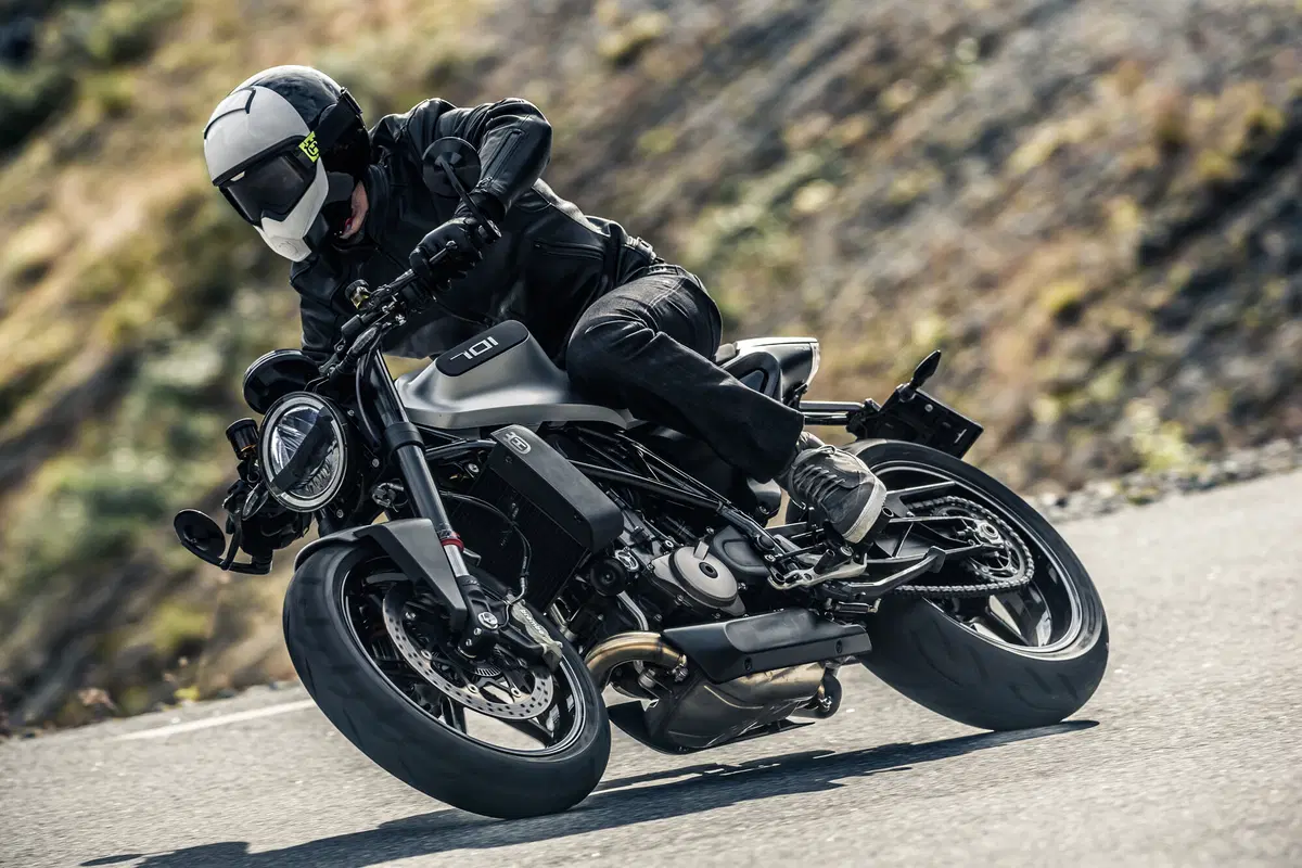 Husqvarna: Vitpilen a Svartpilen in arrivo! Cilindrate e prezzi (35)