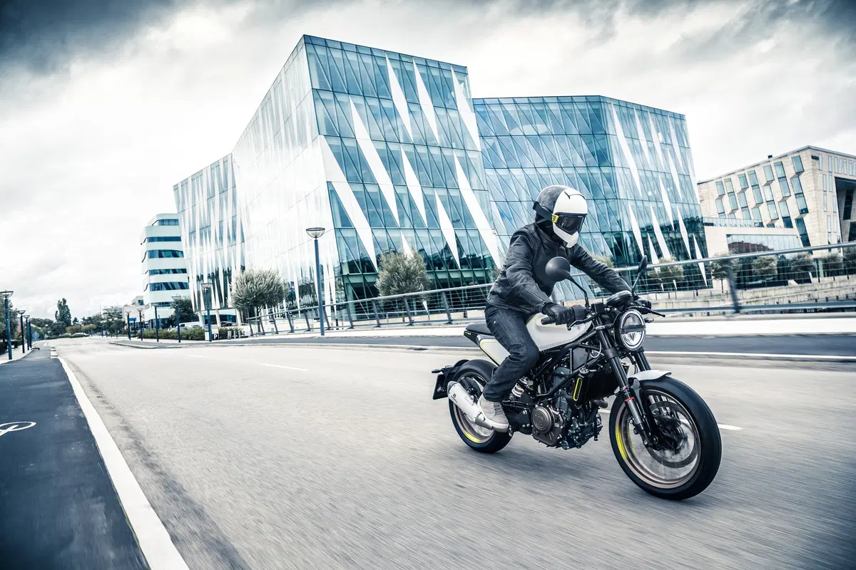 Husqvarna: Vitpilen a Svartpilen in arrivo! Cilindrate e prezzi (39)