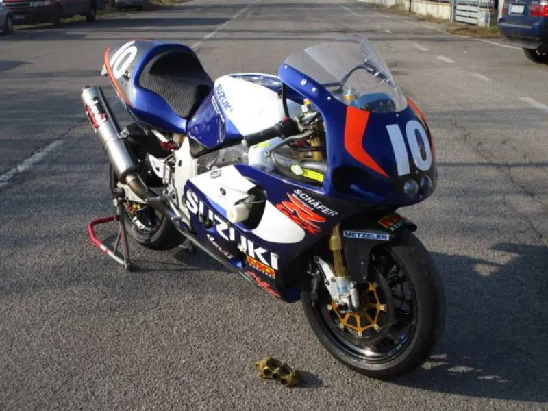 Suzuki GSX R 750 (1996 - 97) (3)