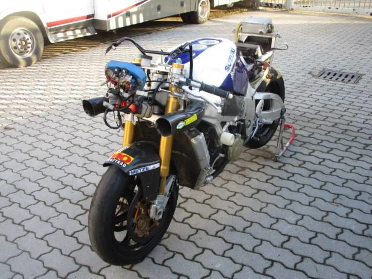 Suzuki GSX R 750 (1996 - 97) (16)