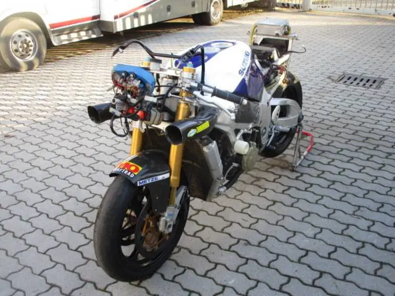 Suzuki GSX R 750 (1996 - 97) (16)