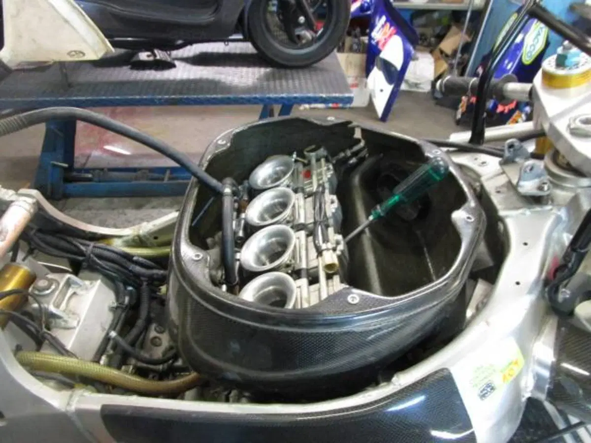 Suzuki GSX R 750 (1996 - 97) (18)