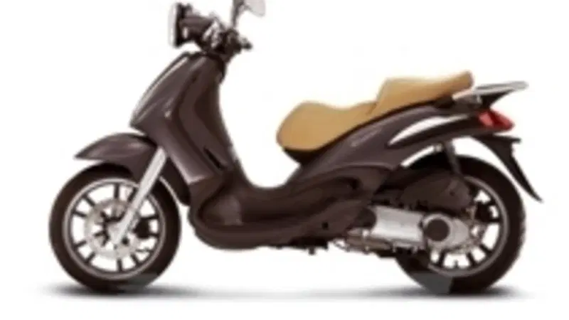 La famiglia Beverly cresce ancora, con l'arrivo di Beverly Cruiser, nelle versioni 500 e 250 cc