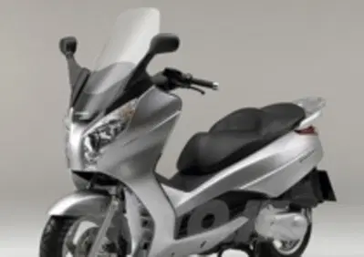 S-Wing ar&agrave; disponibile da giugno nelle tre versioni 125, 150 e nell'esclusiva 150cc con ABS 