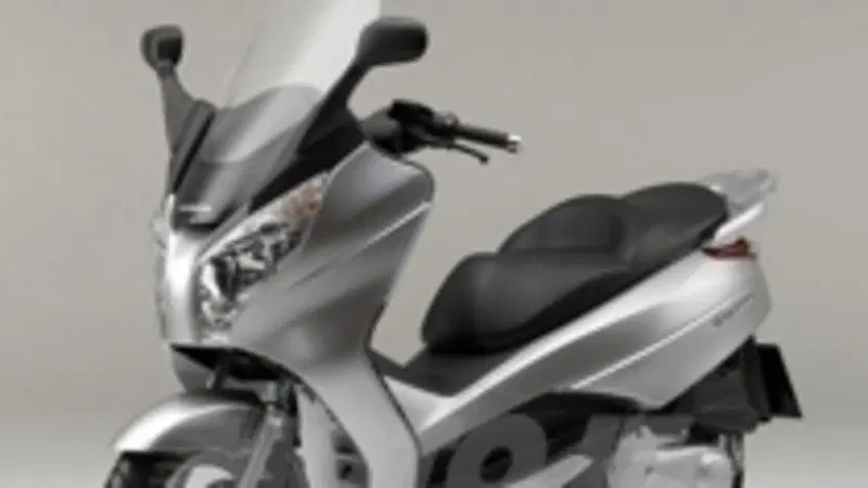 S-Wing ar&agrave; disponibile da giugno nelle tre versioni 125, 150 e nell'esclusiva 150cc con ABS 