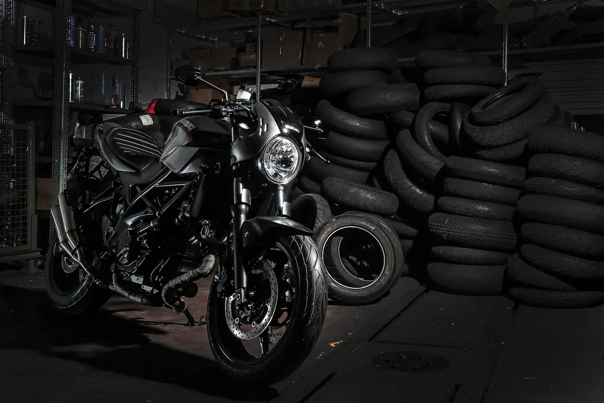 Suzuki SV650X. Il test della cafè racer di Hamamatsu (8)