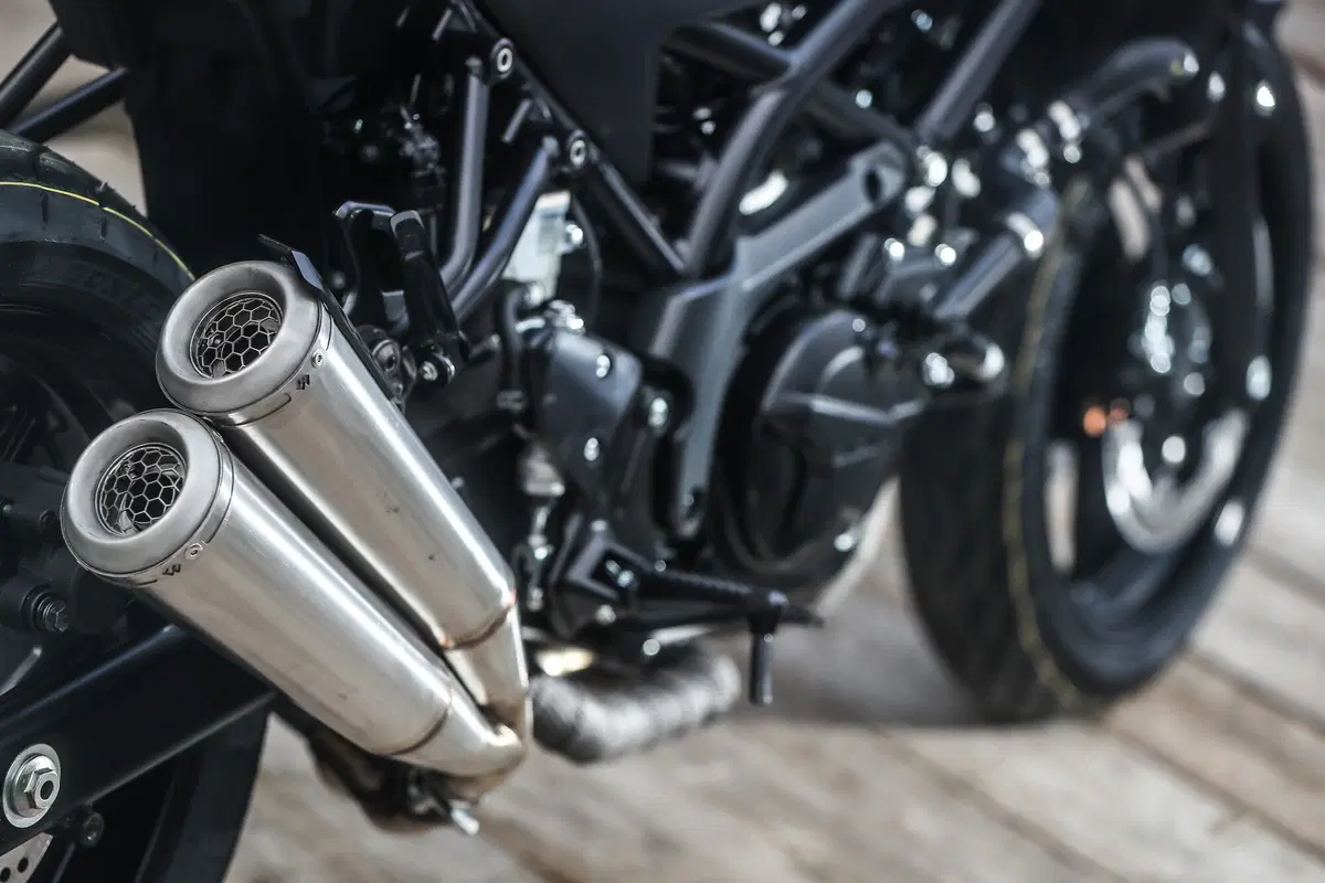 Suzuki SV650X. Il test della cafè racer di Hamamatsu (2)