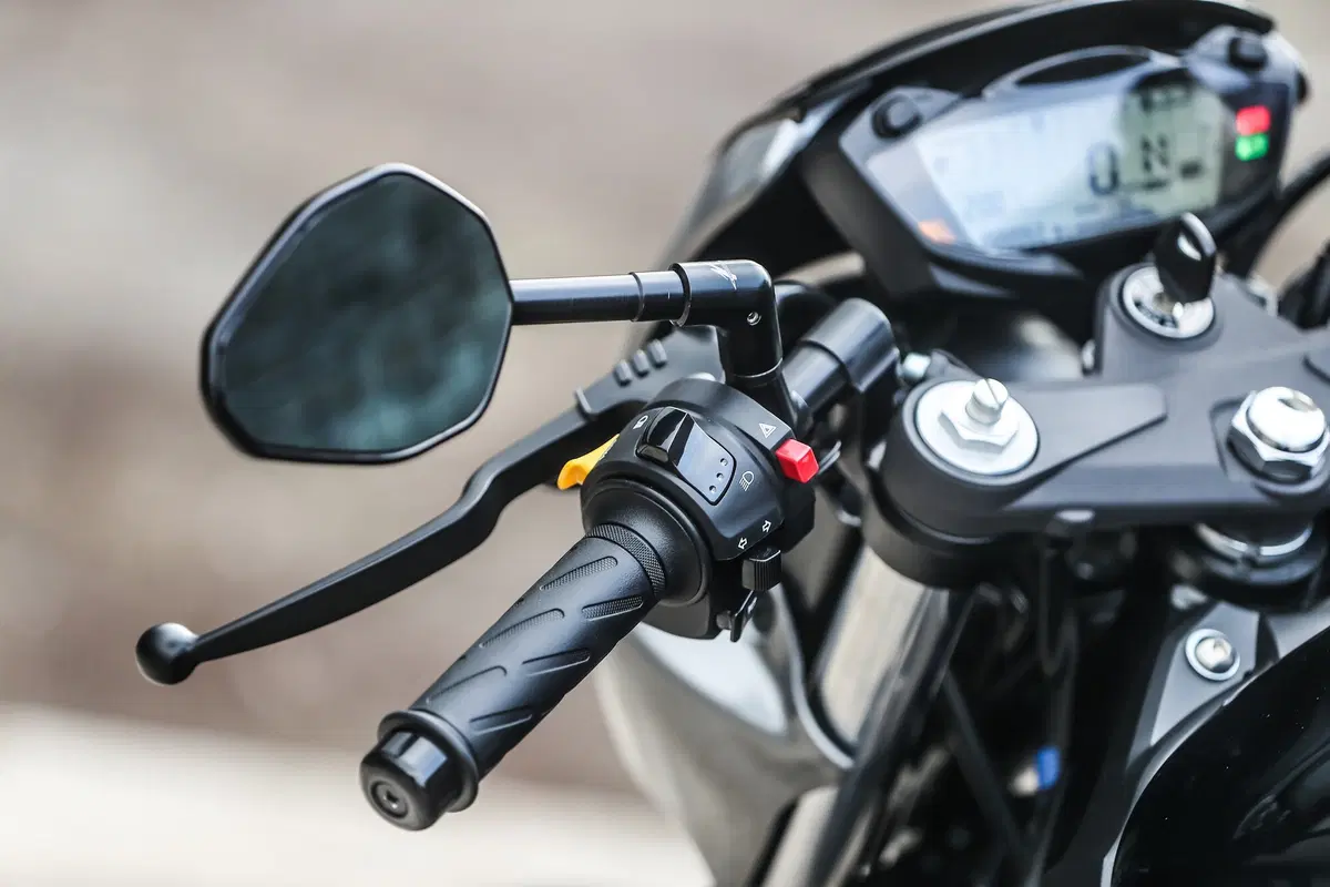Suzuki SV650X. Il test della cafè racer di Hamamatsu (9)