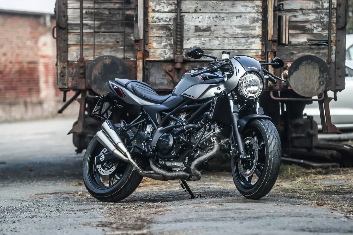 Suzuki SV650X. Il test della cafè racer di Hamamatsu (6)