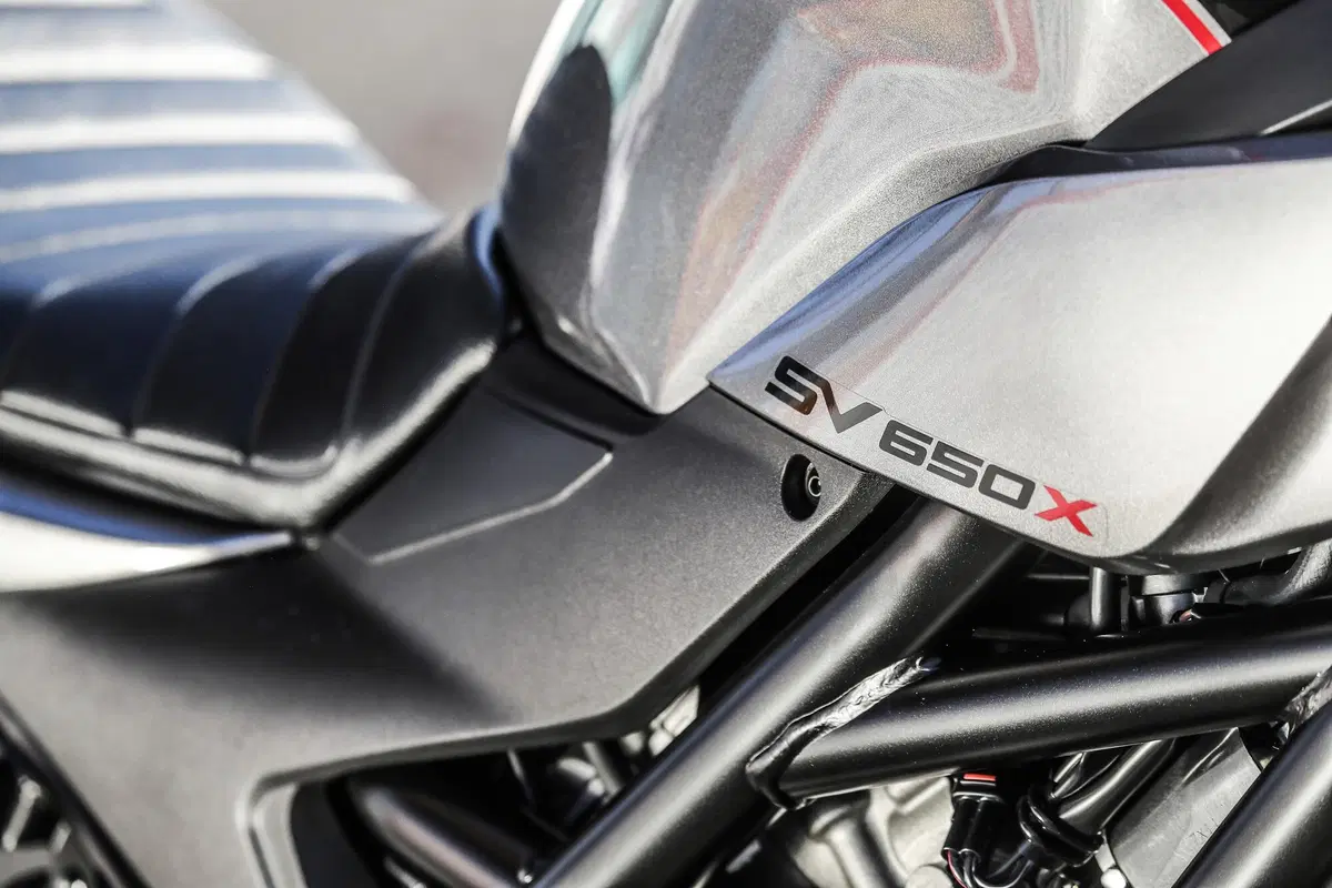 Suzuki SV650X. Il test della cafè racer di Hamamatsu (2)