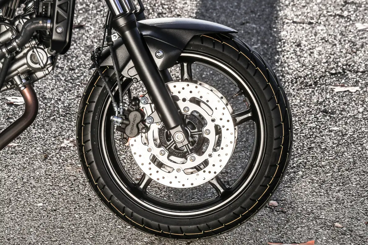 Suzuki SV650X. Il test della cafè racer di Hamamatsu (8)