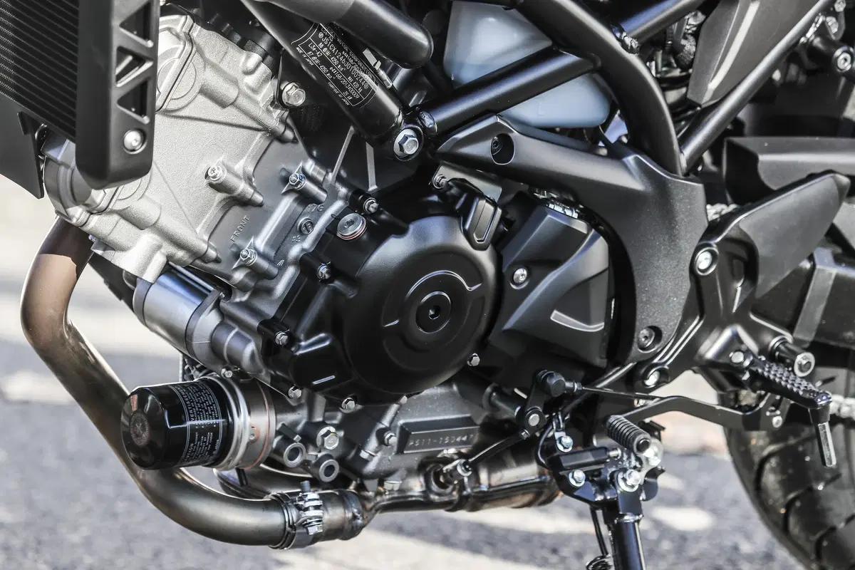 Suzuki SV650X. Il test della cafè racer di Hamamatsu (12)