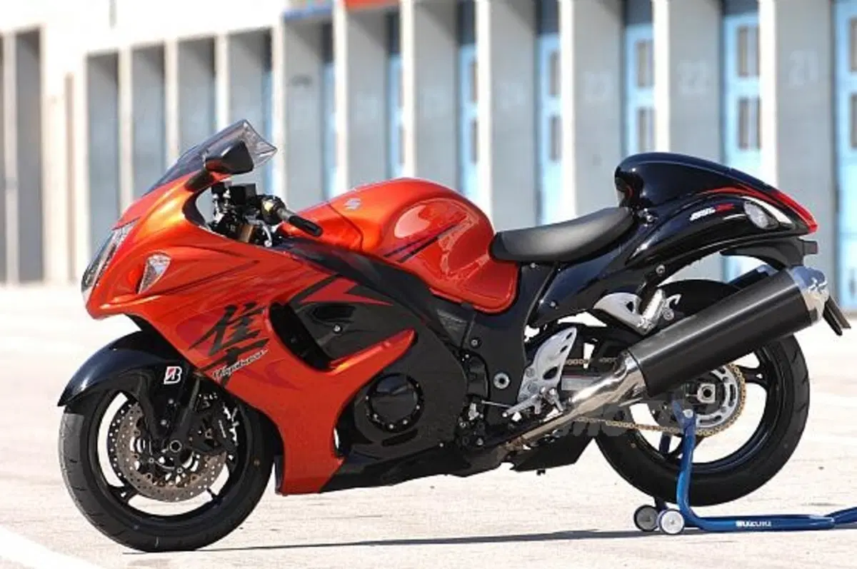 I prototipi Suzuki al 40° Motor Show di Tokyo. Biplane con motore V4 e Crosscage con sistema di cell (3)